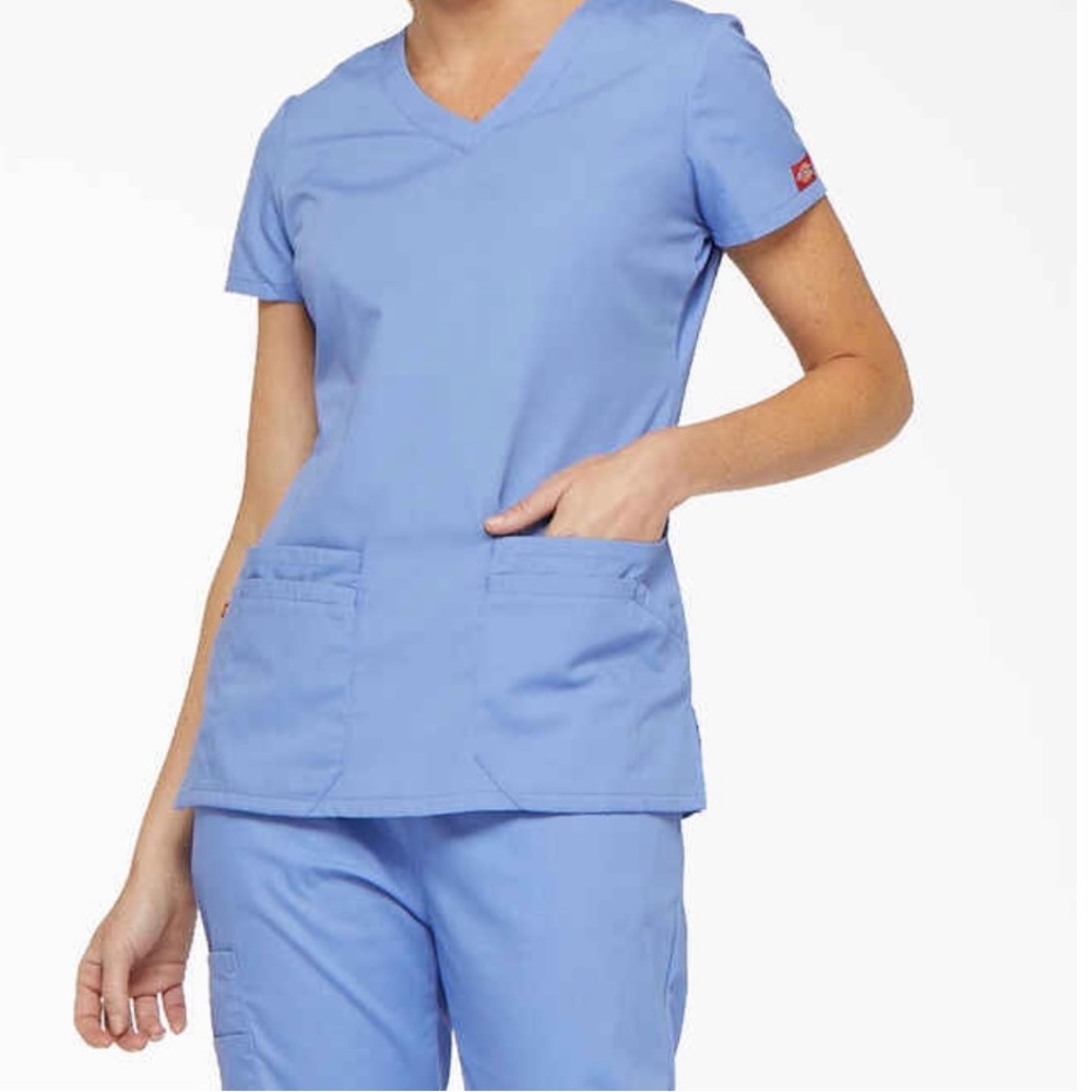 Dickies. Women's EDS Signature V-Neck Scrub Top with Pen Slot. Size M medium.